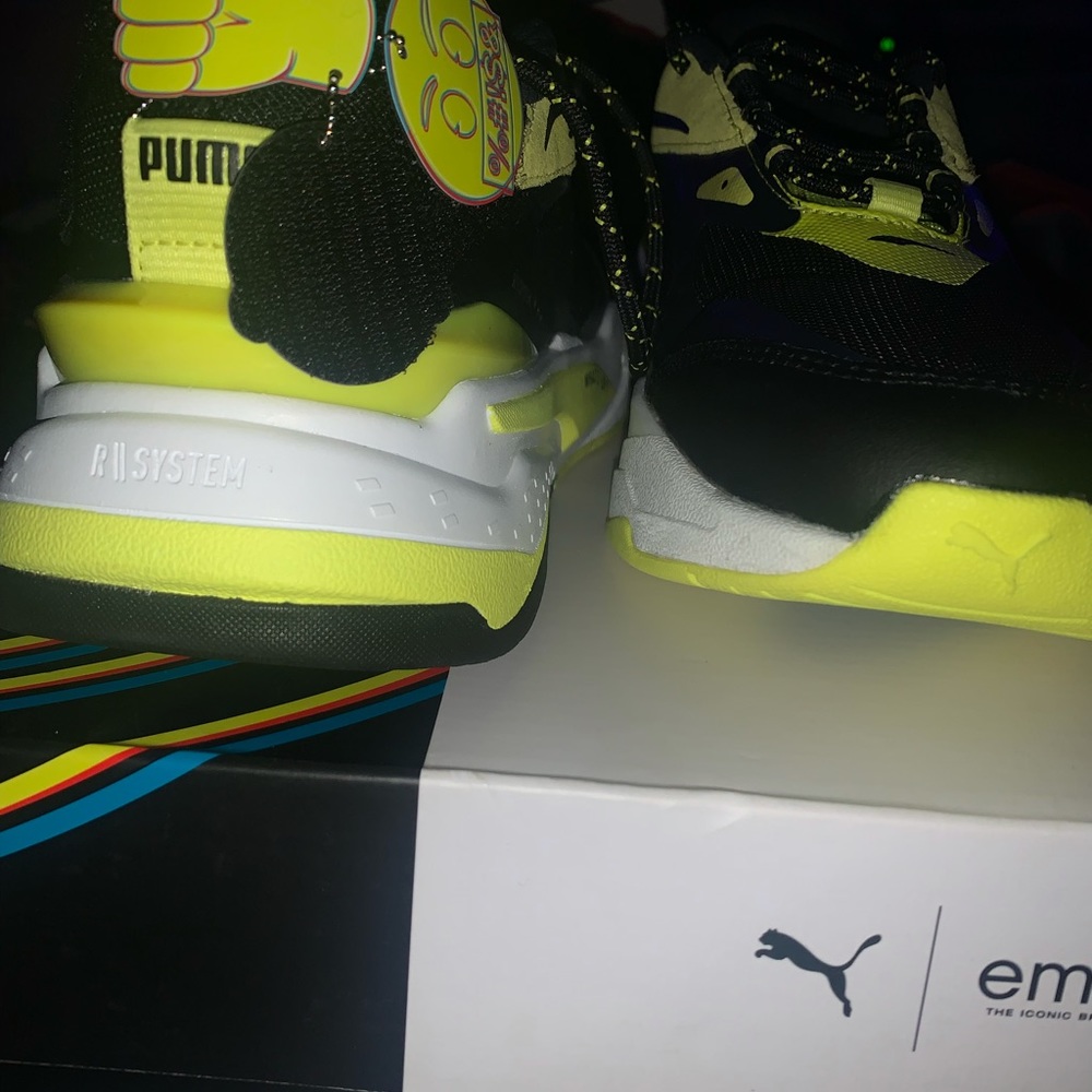 Pumas Emoji brand NWT sneakers - Picture 3 of 8